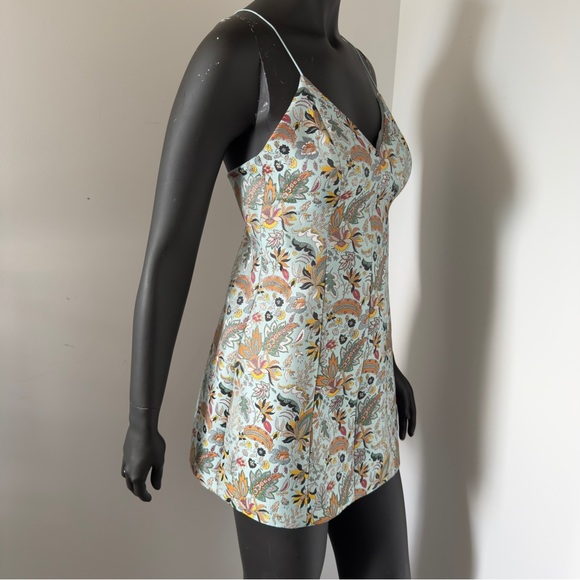 Alice + Olivia Tayla Embroidered Mini Dress Light Fantasy Waterfall Size 2 - Picture 6 of 8